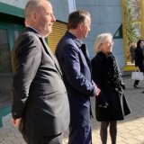Le conseiller d'Etat fribourgeois Philippe Demierre, au centre, a conclu une convention à l'amiable avec la plaignante qui lui réclamait de l'argent en lien avec la campagne électorale de l'automne 2021.